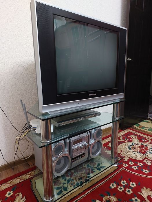 Телевизор и DVD плеер с подставкой