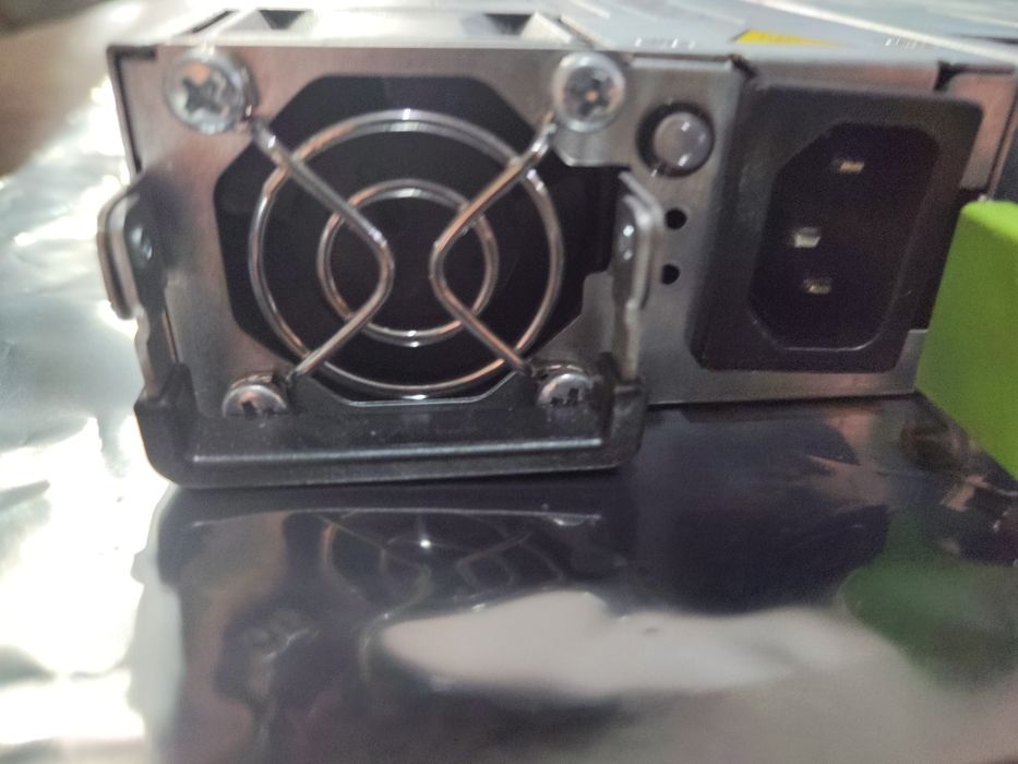 Продавам работещи сървърни захранвания Lite On 1400W