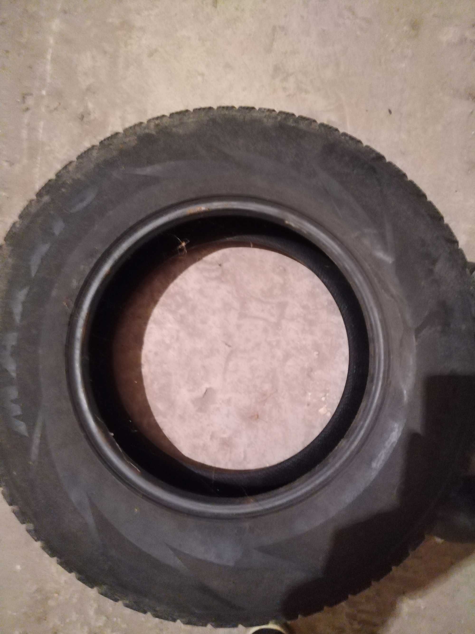 2 броя Гуми Максис 225/75/16