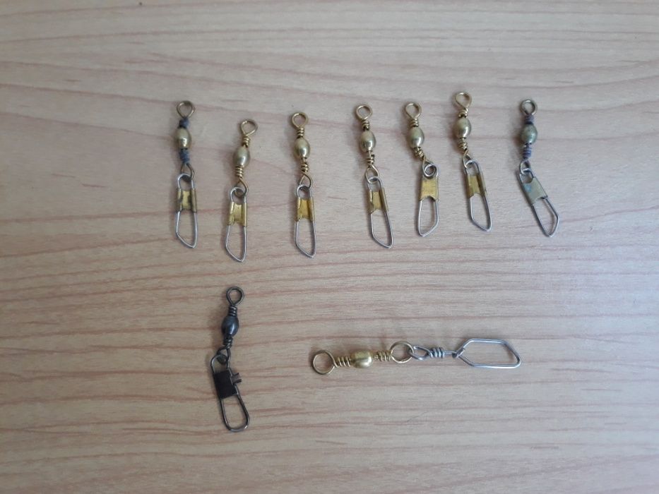 Set pescuit(cutie, rotative, carlige, plumbi, agrafe, inele despicate)