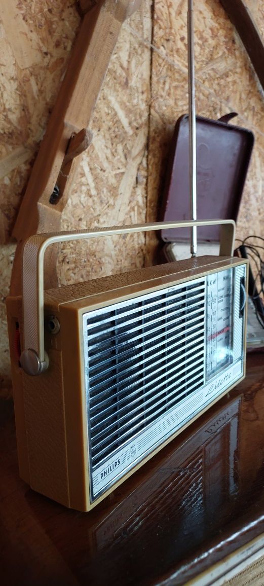 Radio vintage PHILIPS lisette