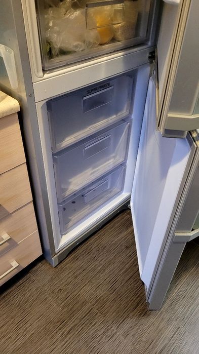 Хладилник с фризер Hotpoint Ariston