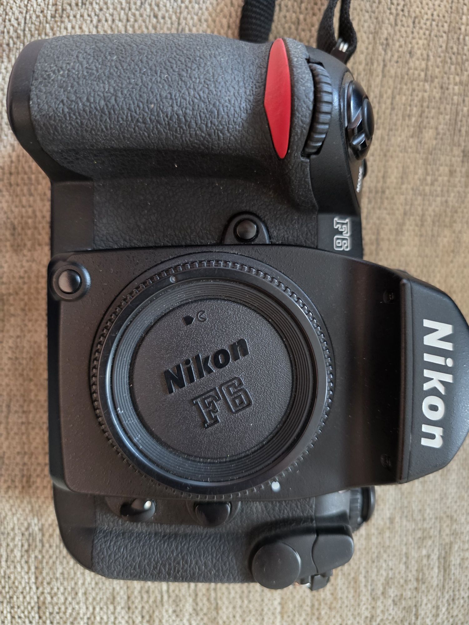 Aparat foto Nikon F6 și accesorii