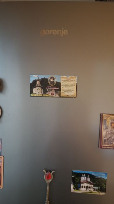 Vând frigider urgent