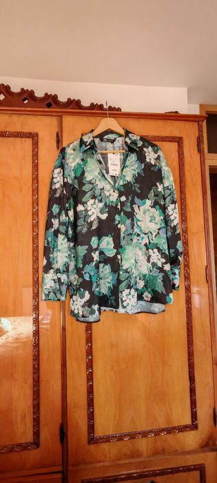 Cămașă pentru femei Zara cu maneca lunga.