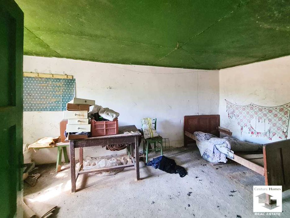 140325 Двуетажна къща с двор и стоп. постройки в с. Горна Липница