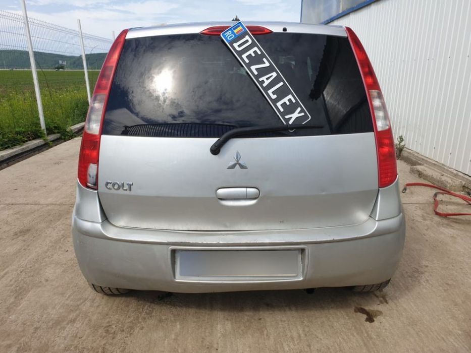 Dezmembrez Mitsubishi Colt 1.3 i benzina