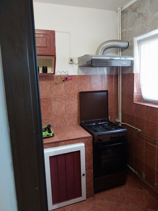 Persoana fizică,vând garsonieră confort I zona confectii