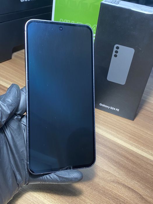 Samsung Galaxy s24 FE • 128 GB • Graphite