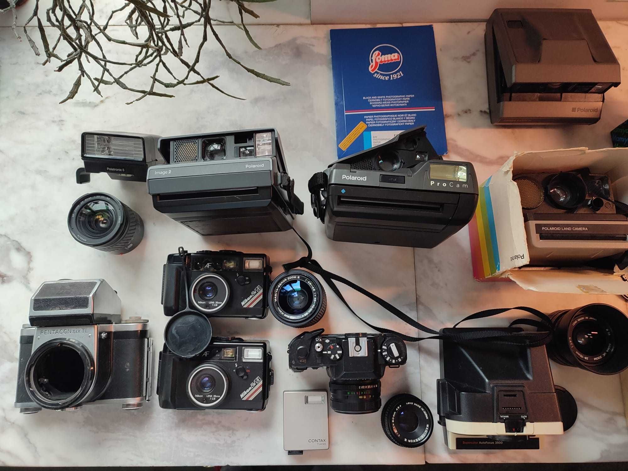 vând aparate foto pe film, obiective, blițuri, aparate polaroid