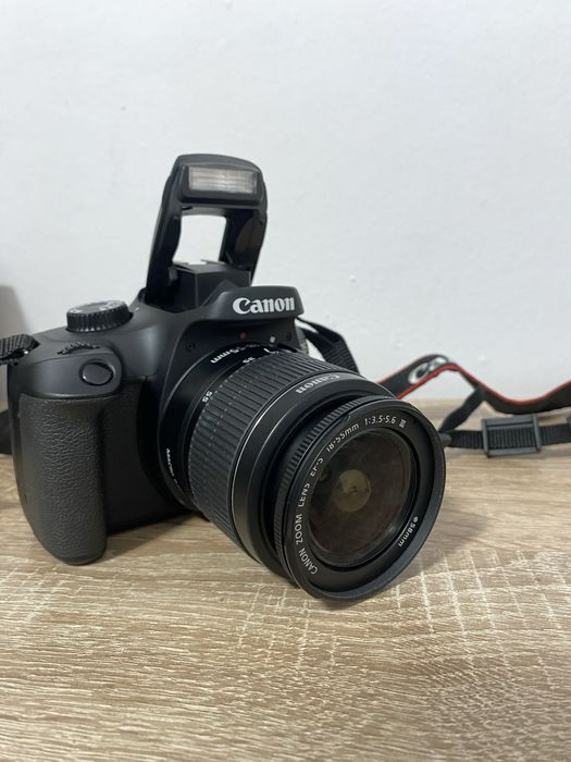 Aparat Canon EOS 4000D + Obiectiv EF-S 18-55mm f/3.5-5.6