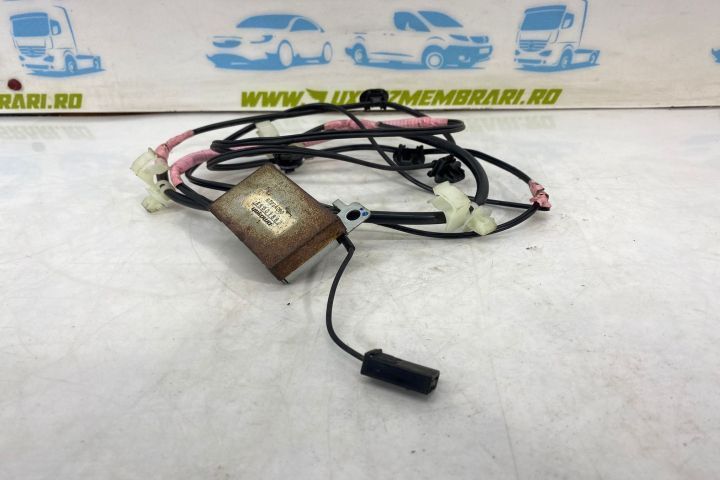 Amplificator antena 8723A090- cu defect,mufa taiata Mitsubishi Pajero 4  [din 2006 pana  2011] seri