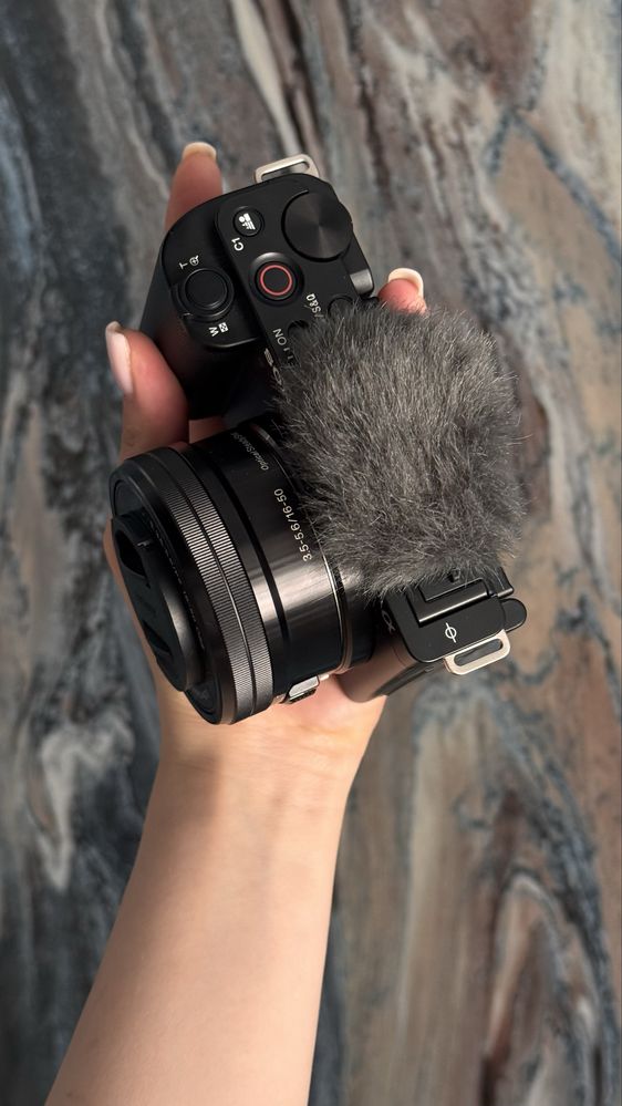 Sony ZV-E10 yangi
