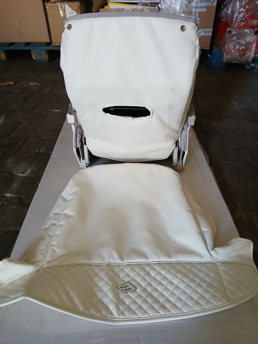 Scaun auto bebe și scoica bebe