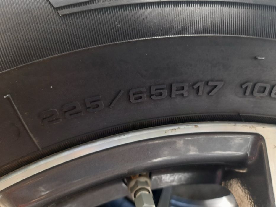 Оригинални джанти 5х114.3х17 с гуми 225/65/17 за Toyota Rav4