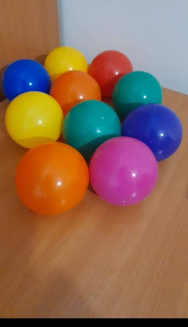ПРОДАЮ пластмассовые шарики