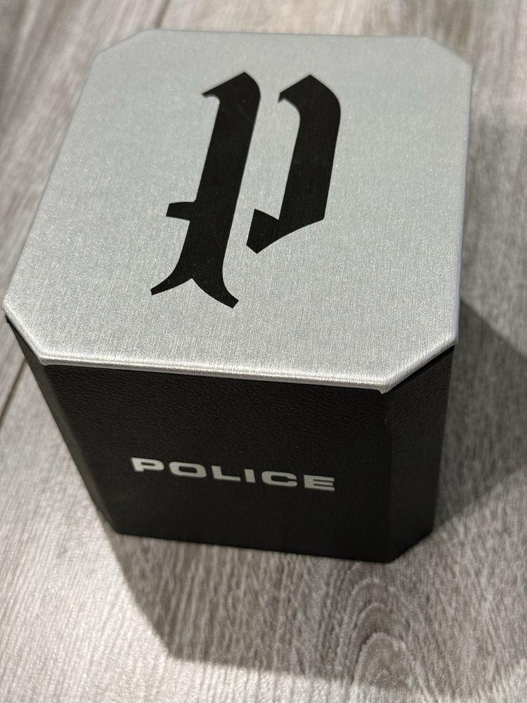 ПРОМО POLICE - часовник, нов,  водоустойчив, с кутия и документи