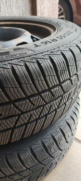 Продавам зимни гуми 16 цола с оригинални джанти за BMW E 46