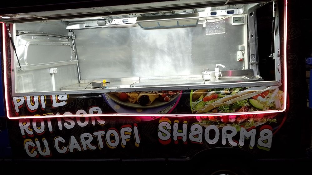Vând food truck mobil