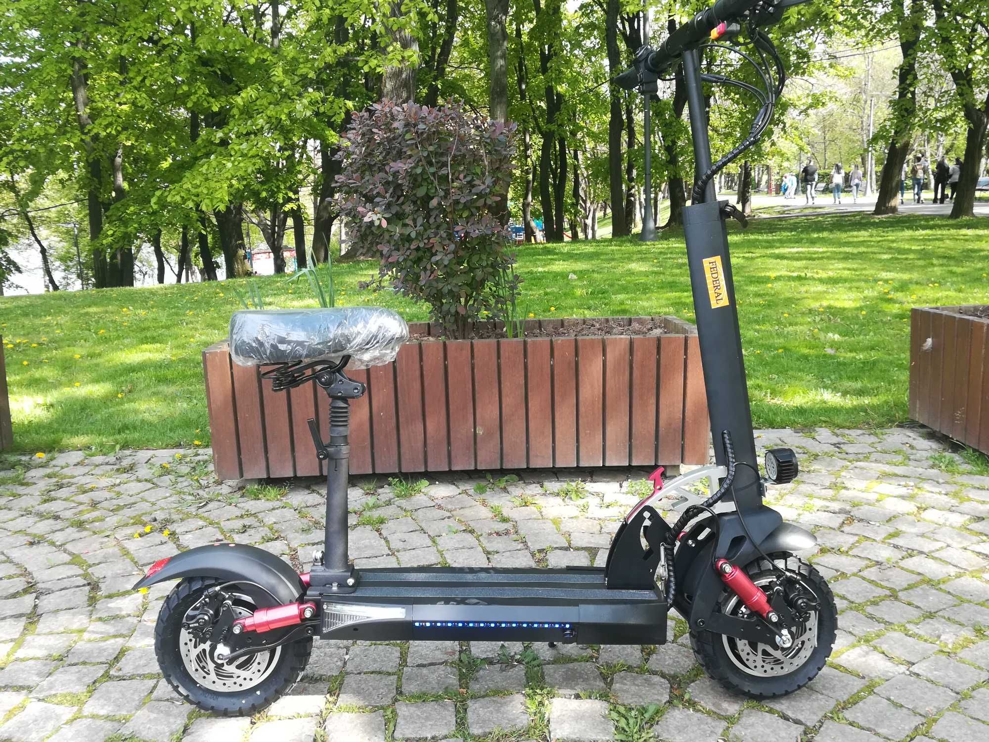 Trotineta electrica NOUA  putere și maretie pe două roți 800w48v15ah