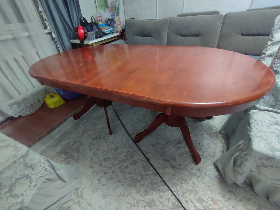 Продам деревянный стол