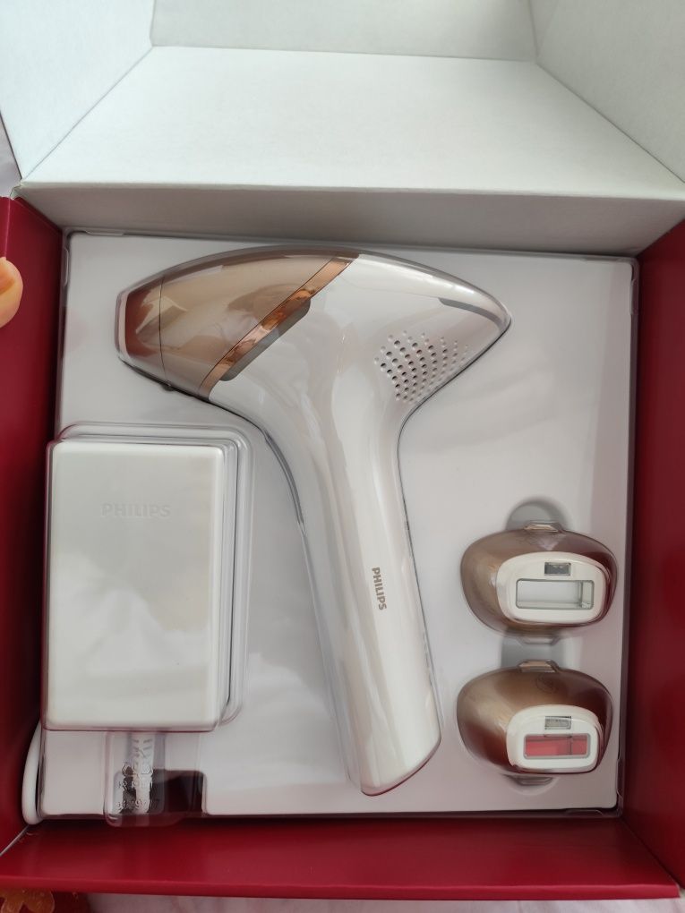 Фотоепилатор IPL Philips Lumea Series 9900 BRI973/00