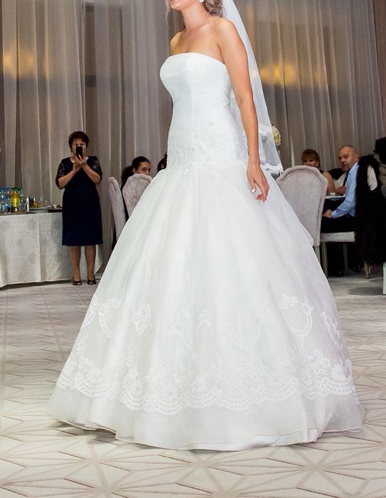 Vand rochie mireasa Pronovias