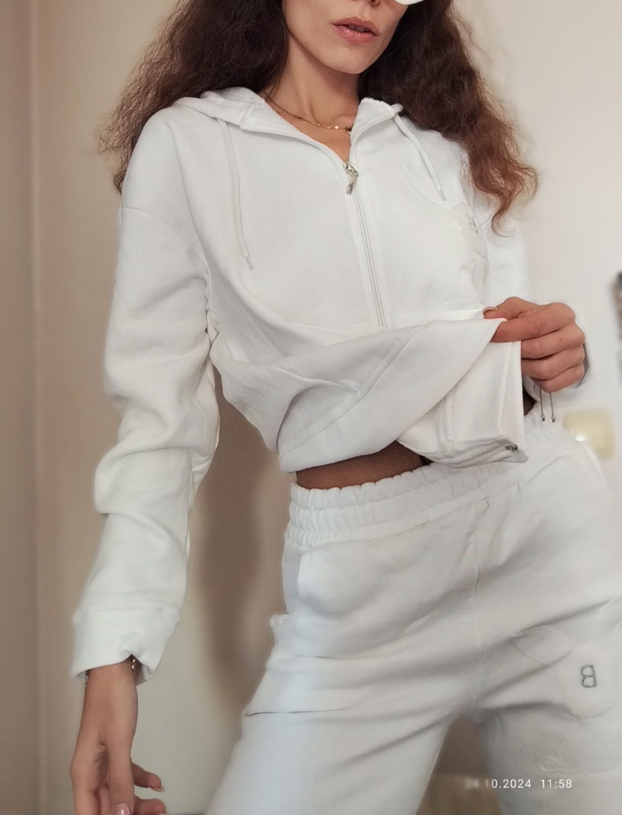 Дамски дрехи,блузи,рокли,дънки,екип,яке