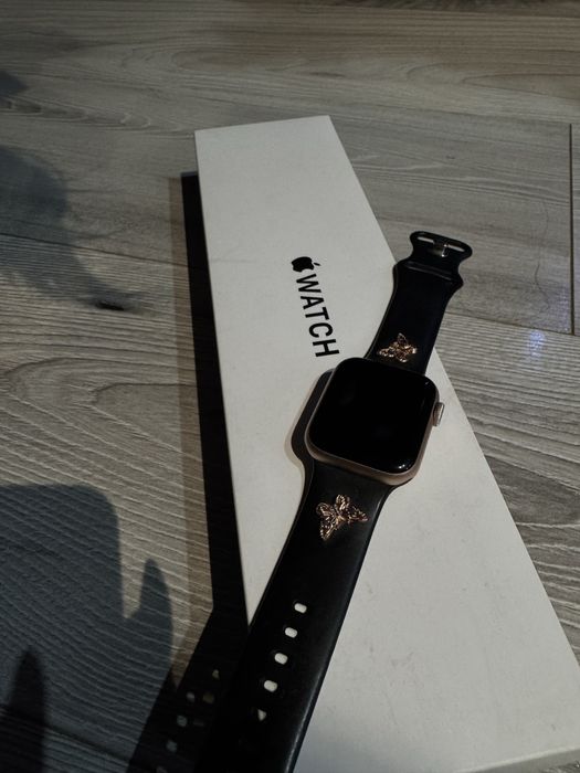 Apple watch 5  ROSE GOLD