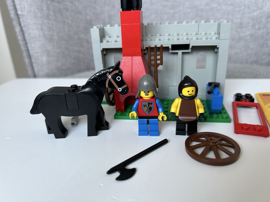 Lego Castle 6040 Blacksmith Shop