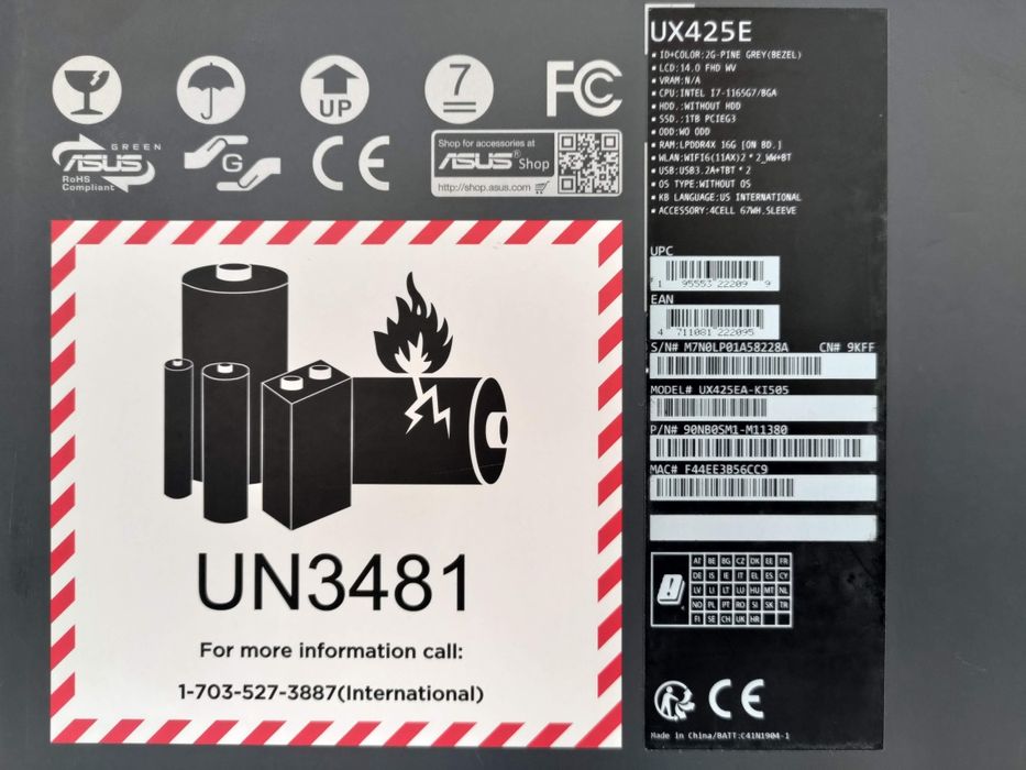 Asus ZenBook 14 UX425EA Extra Pack i7-1165G7, 16GB RAM, 1TB SSD Win 11