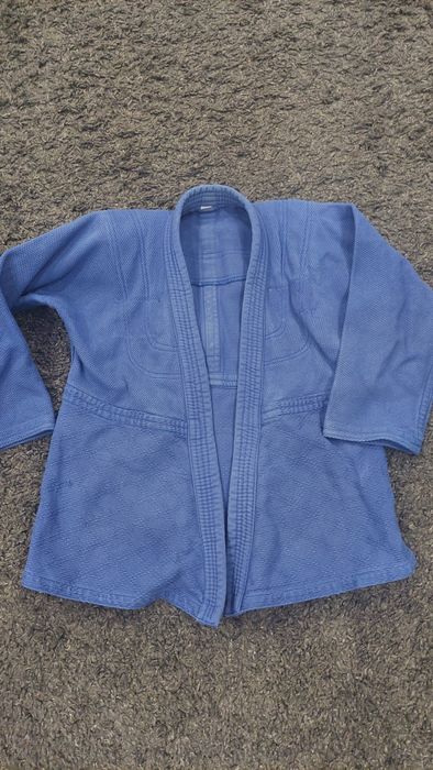 Продам кимоно в отличном состоянии