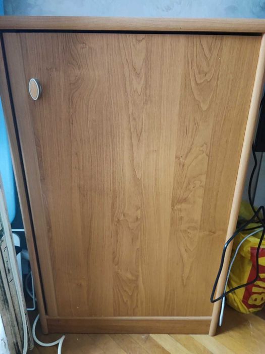 Комод- шкафове и лавици за стена