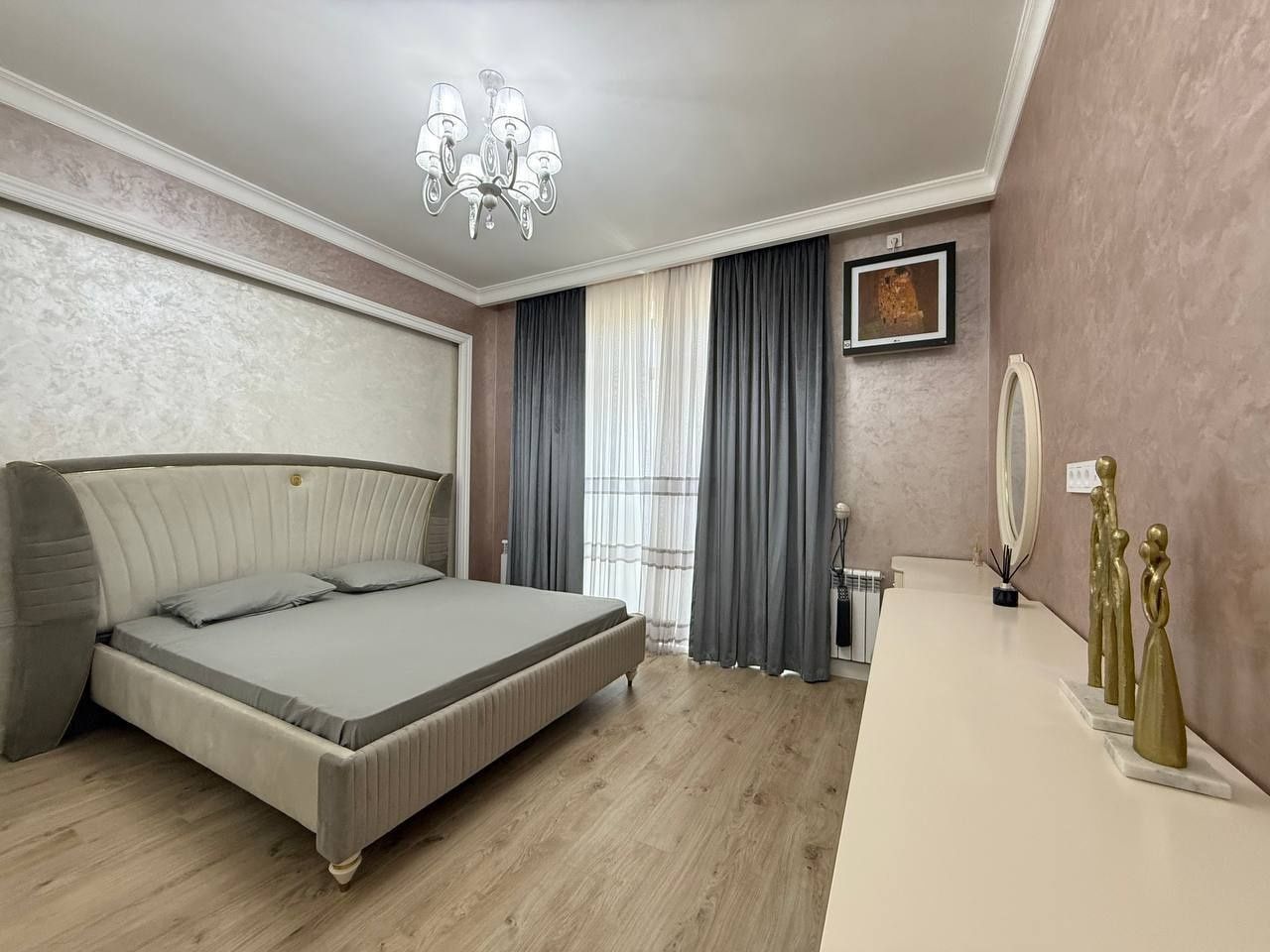Yakkasaroy. Jk Parisien. GOLDEN Hause4/4/8. 125m2.