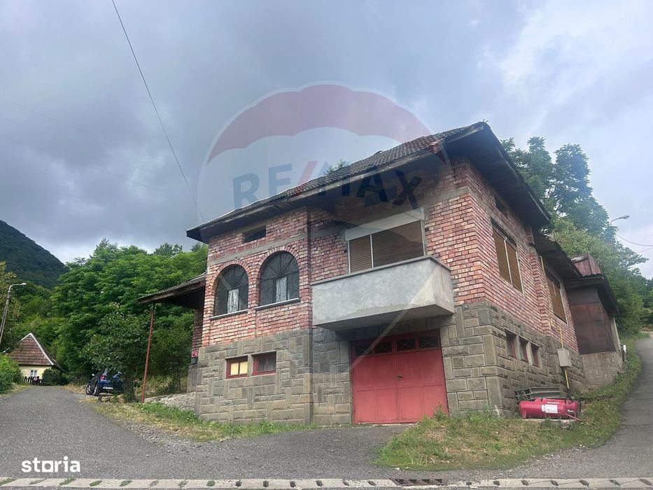 Gospodărie spațioasă de vânzare, Ferneziu – ideală familie sau investi