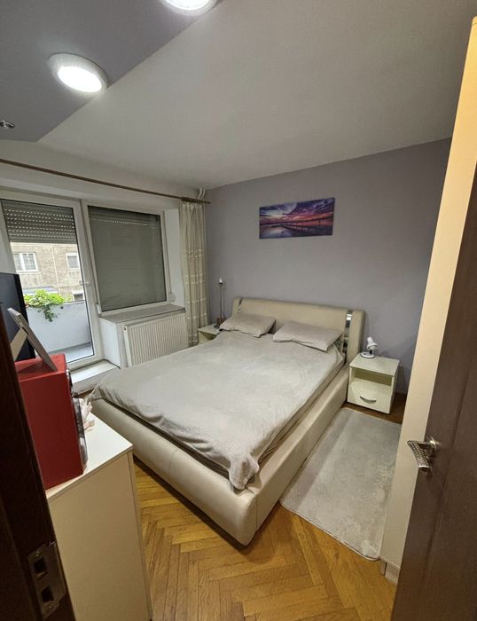 Vand apartament cu 3 camere