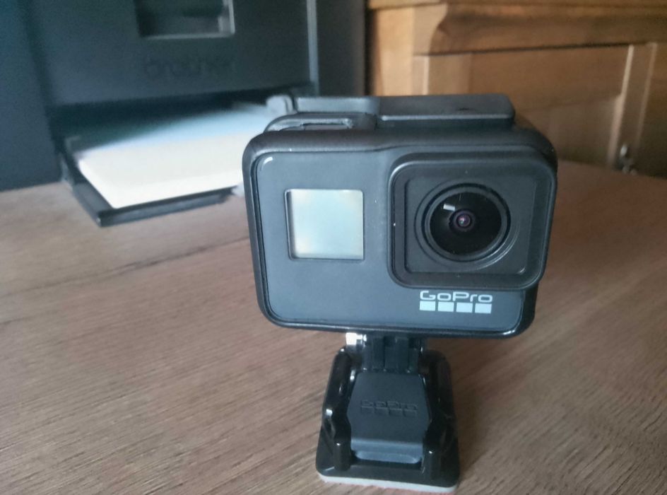 Продавам GoPro Black 7