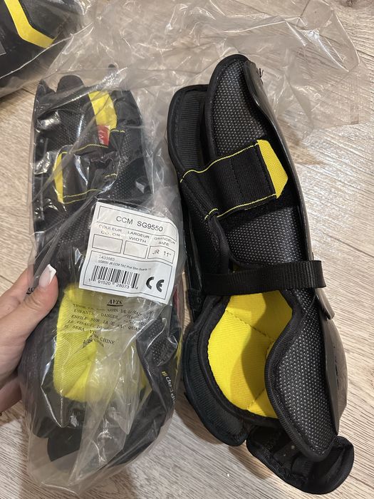 Продам фирменную детскую хоккейную форму новую