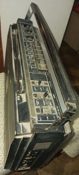 Vând radiocasetofon Asahi japoneze