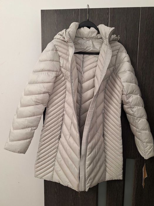 Geaca dama  Michael Kors marimea  L. Este noua nouta!