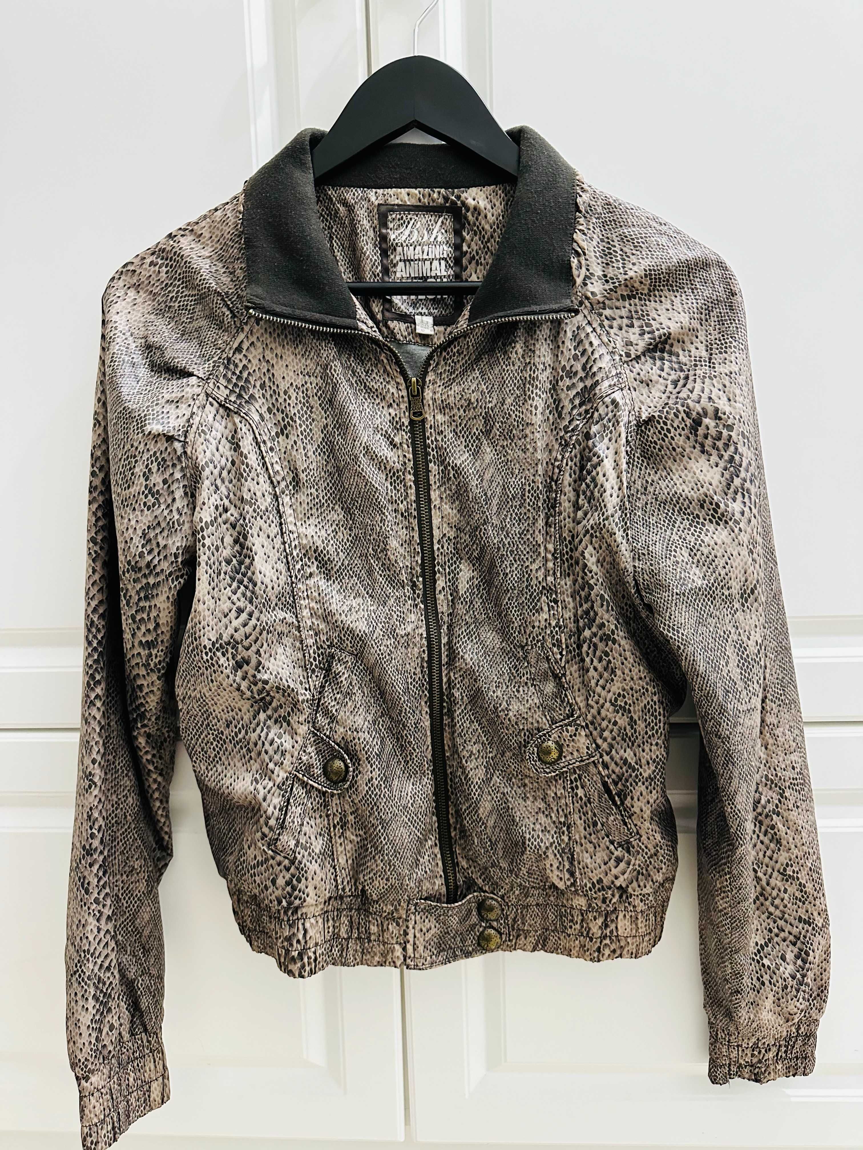 Geaca dama Bershka marime S si L