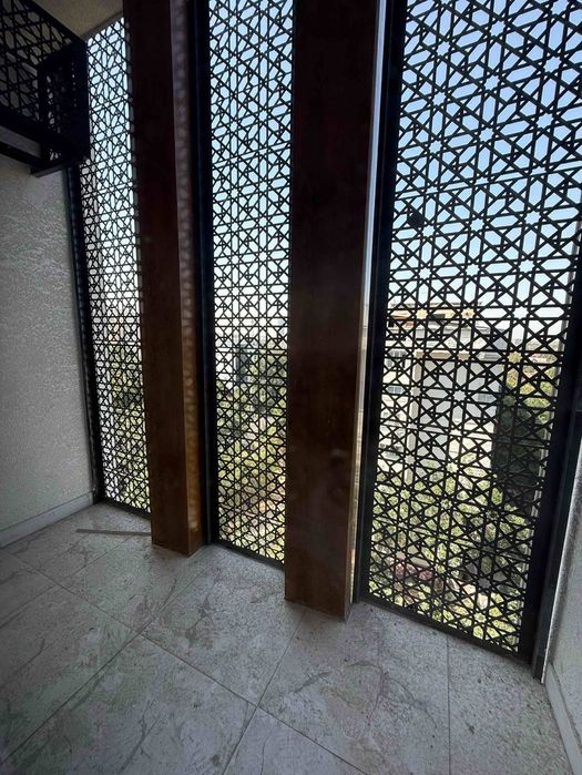 Новостройка 3/8/10 
Яккасарайский район 
Метро Космонавтов 
Ориентир: