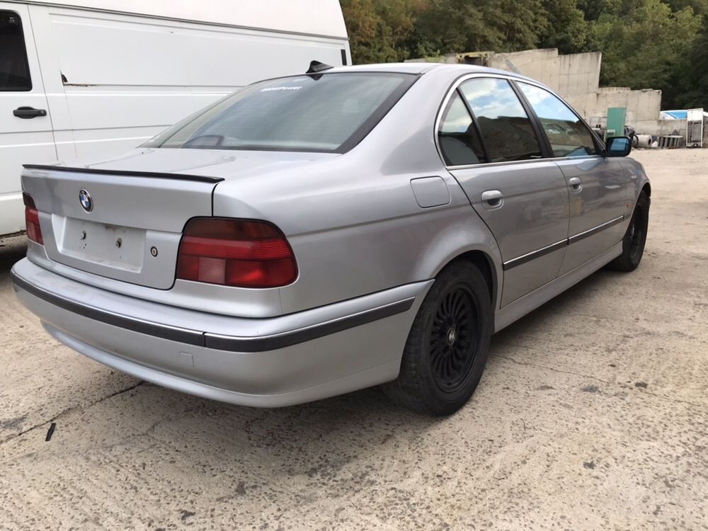 BMW e39 520i 1997 На Части