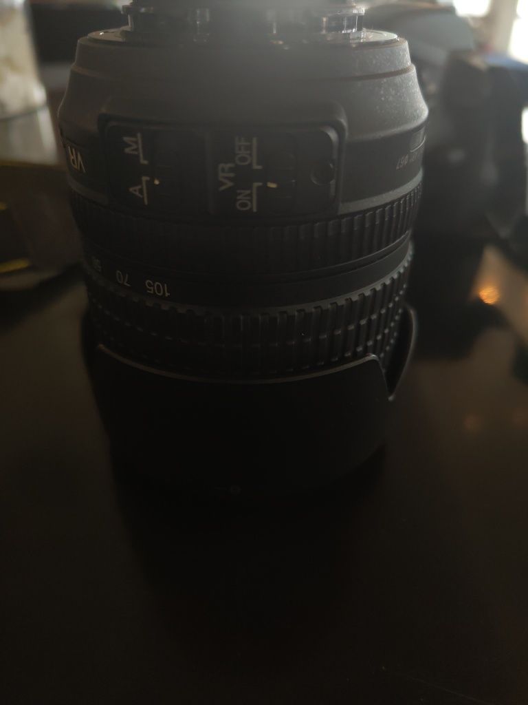Obiectiv 18-105 mm, F3.5-5.6 ED VR impecabil