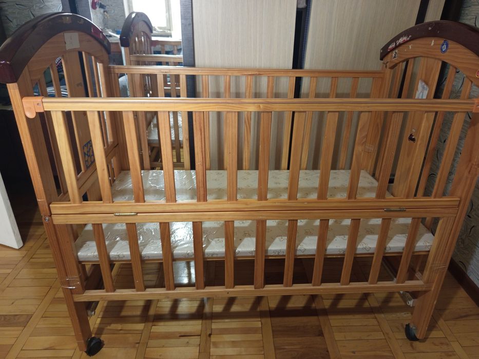 Продам детскую кроватку с матрасом