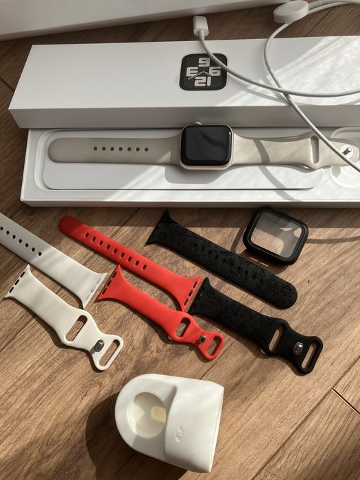 Apple watch SE 2nd Gen 40mm Starlight