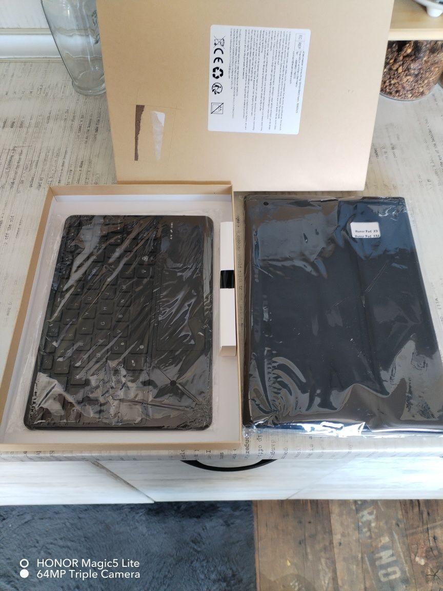 Кейс с безжична клавиатура за Honor Pad