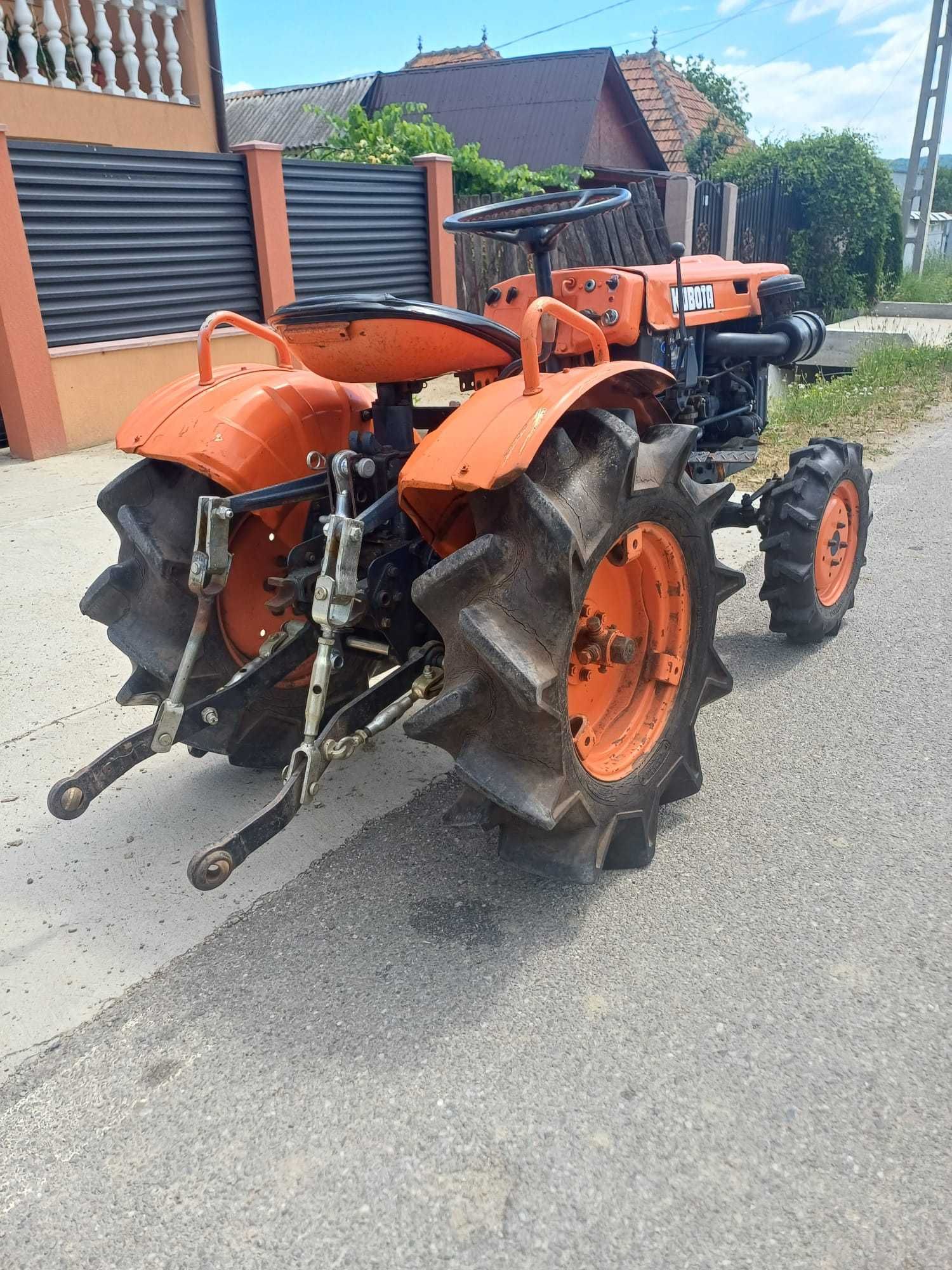 Tractor japonez Kubota aproape nou