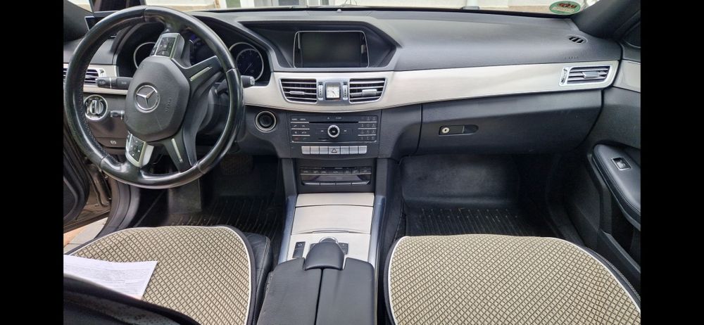 Mercedes Benz E 220, impecabil