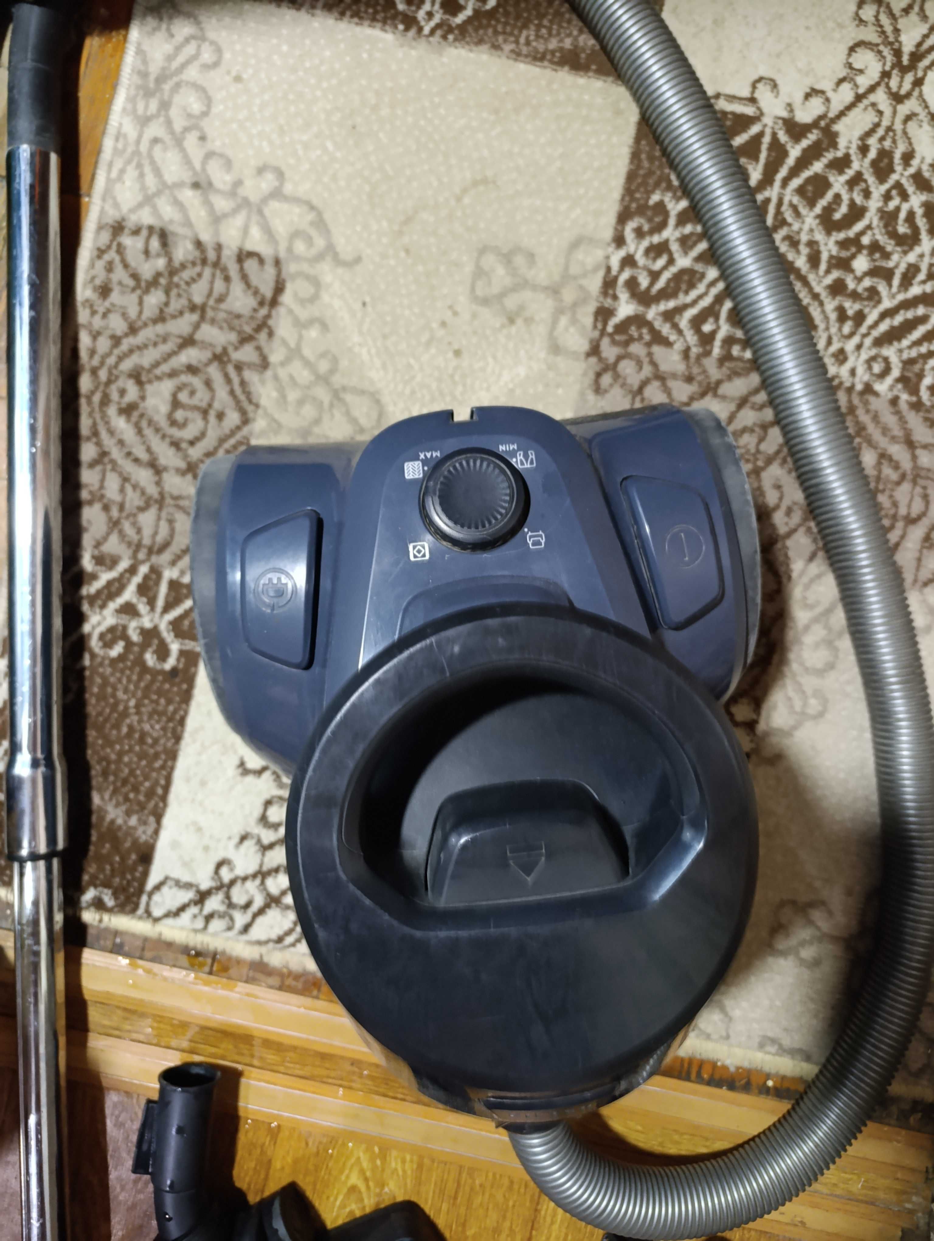 Продам срочно пылесос Electrolux